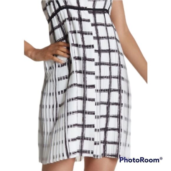 Max Studio white black Pleated Windowpane Crepe spaghetti strap flowy dress - Picture 4 of 6